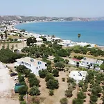 Xenia's 4 Kamári